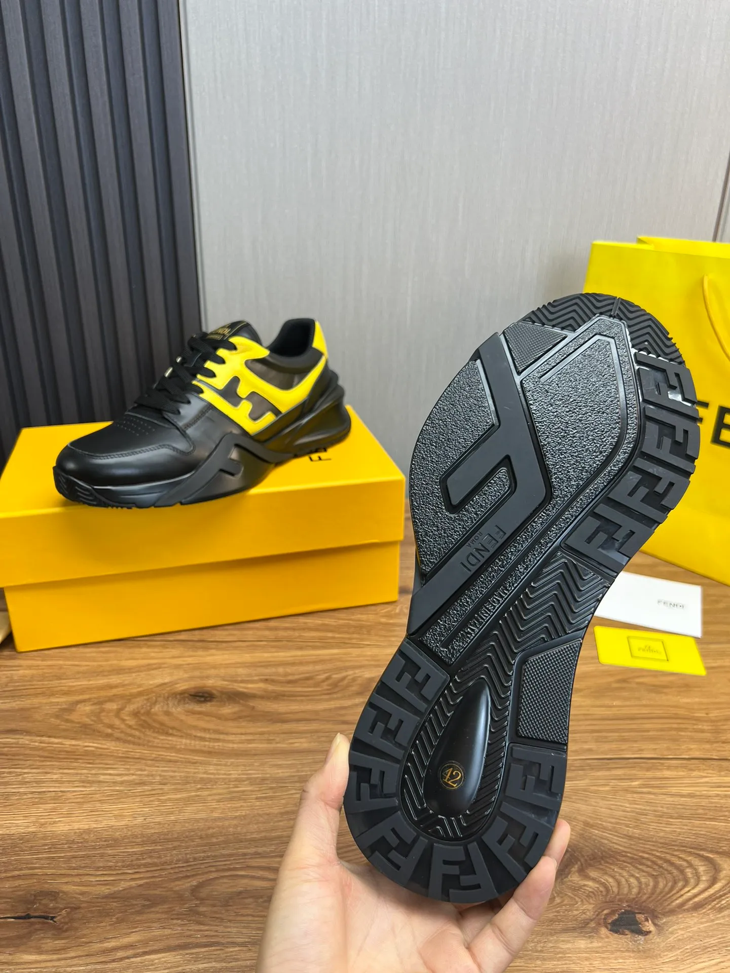 Men's shoes 💰520💰 Fendi [Fendi] hot style is on the market 🔥Fashionable casual men's shoes 🔱 Made of original cowhide + breathable mesh lining + sheepskin feet, perfect shape, top quality, you deserve it 🔜Original outsole, ultra-light, non-slip and wear-resistant 👣 Standard size 38-44 (customized in 45)